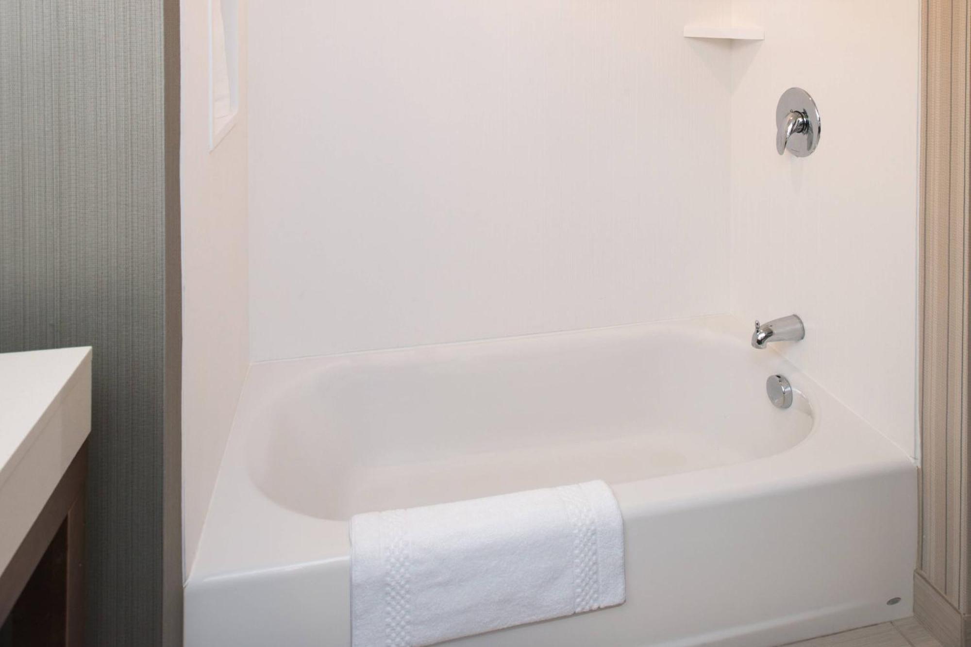Courtyard By Marriott Detroit Farmington Hotel Farmington Hills Buitenkant foto