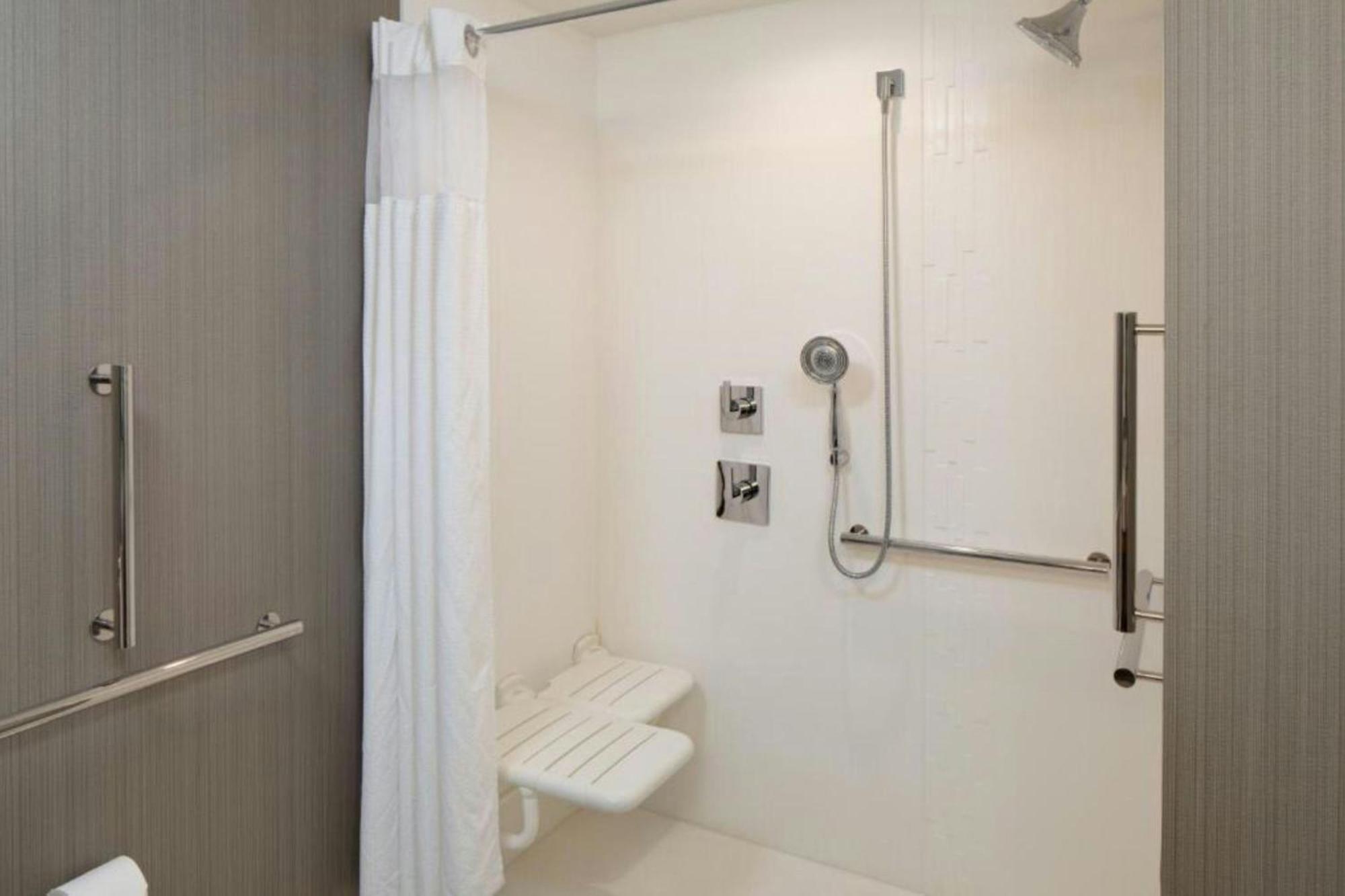 Courtyard By Marriott Detroit Farmington Hotel Farmington Hills Buitenkant foto