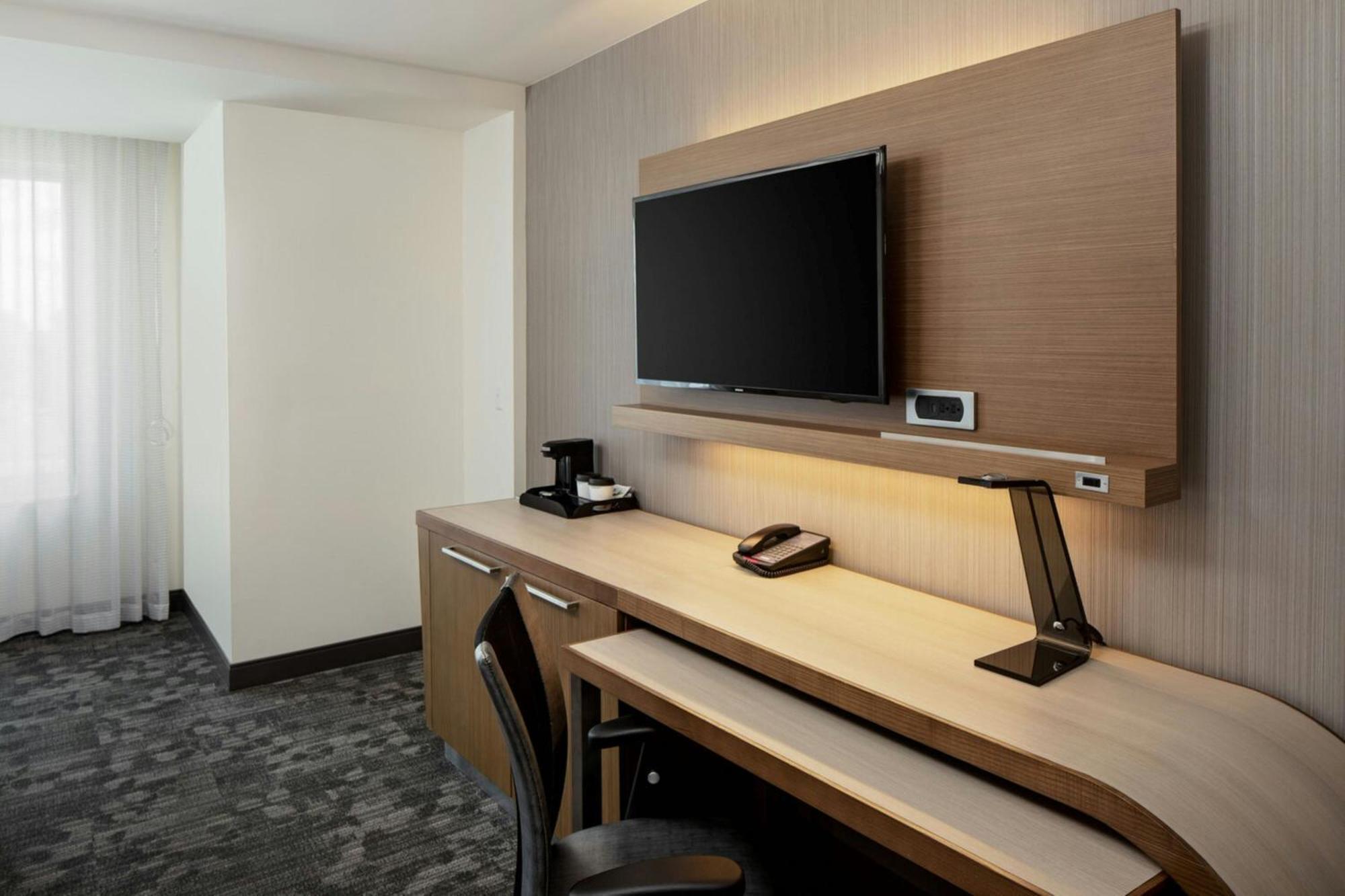 Courtyard By Marriott Detroit Farmington Hotel Farmington Hills Buitenkant foto