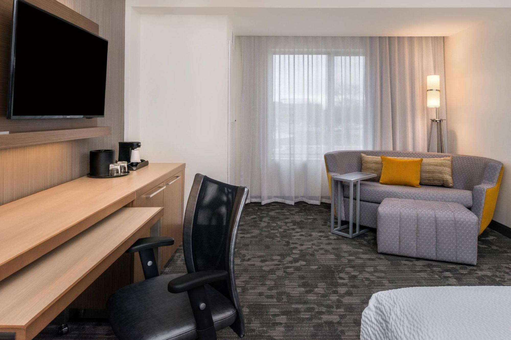 Courtyard By Marriott Detroit Farmington Hotel Farmington Hills Buitenkant foto